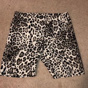 Leopard Kendall & Kylie biker shorts!